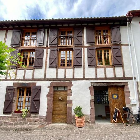 Gite De La Porte Saint Jacques: A Hostel For Pilgrims Zewnętrze zdjęcie