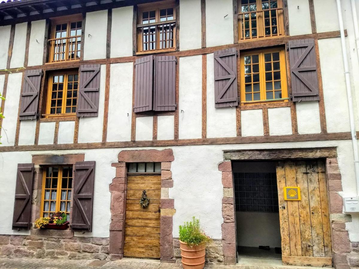 Gite De La Porte Saint Jacques: A Hostel For Pilgrims Zewnętrze zdjęcie