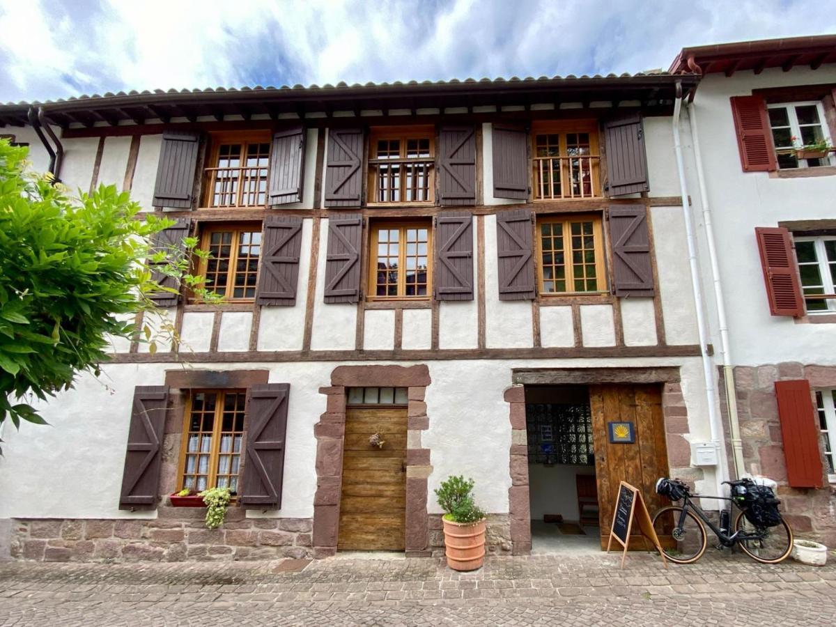 Gite De La Porte Saint Jacques: A Hostel For Pilgrims Zewnętrze zdjęcie